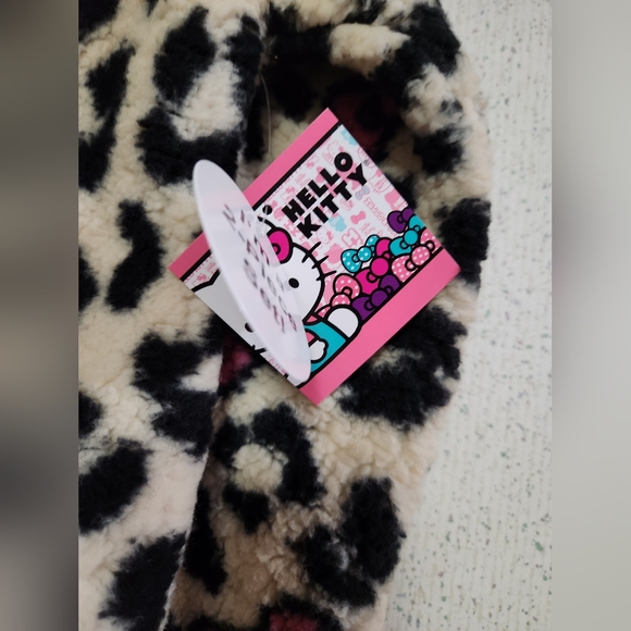 Hello Kitty Animal Print Fuzzy Sweater & Leggings Pair Kids 8 To 10 Trending - Picture 9 of 10